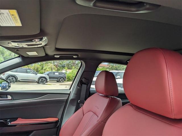 Photo of 2025 Snow White Pearl Kia K5