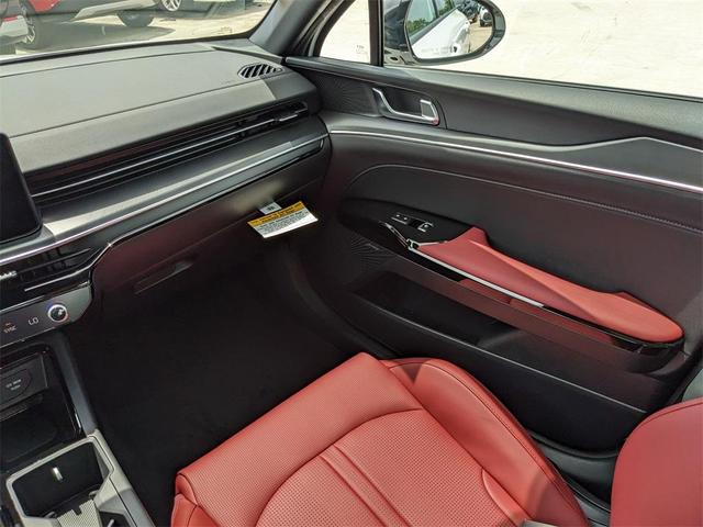 Photo of 2025 Snow White Pearl Kia K5