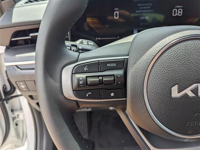 Photo of 2025 Snow White Pearl Kia K5