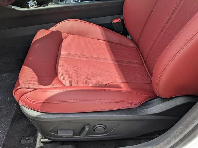 Photo of 2025 Snow White Pearl Kia K5