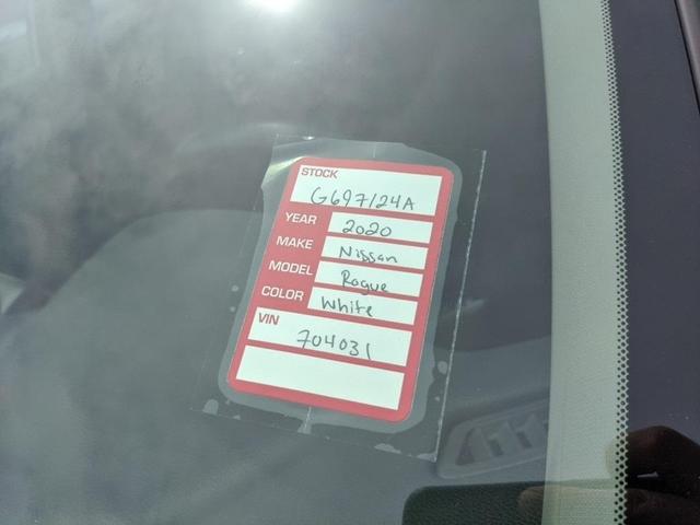 Photo of 2020 White Nissan Rogue