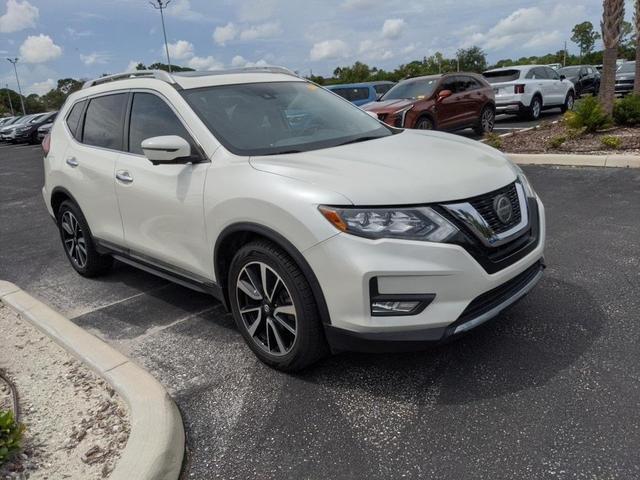 Photo of 2020 White Nissan Rogue