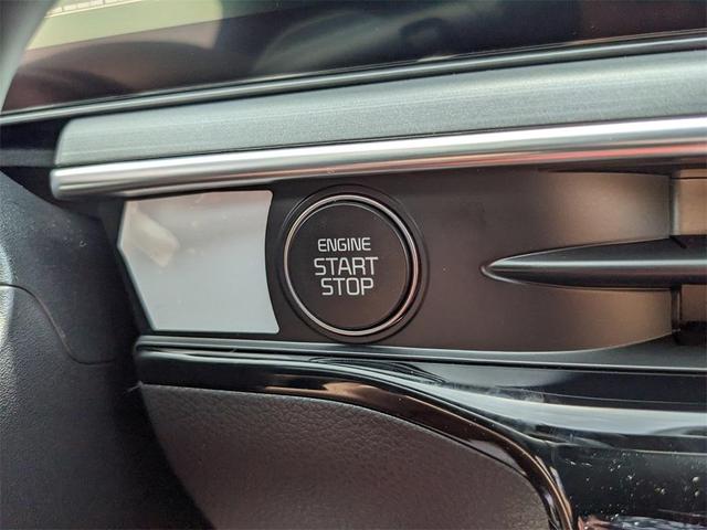 Photo of 2025 Snow White Pearl Kia K5