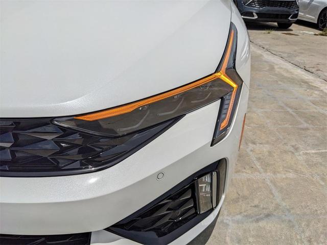 Photo of 2025 Snow White Pearl Kia K5