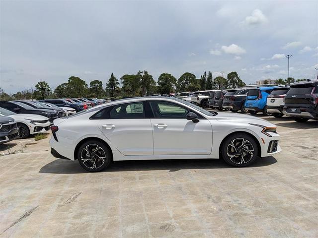 Photo of 2025 Snow White Pearl Kia K5