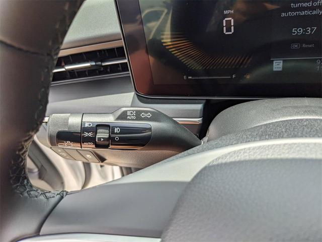 Photo of 2025 Snow White Pearl Kia K5