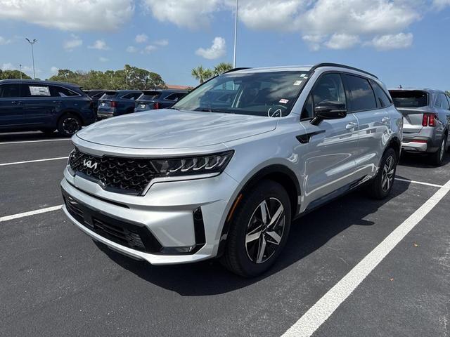 Photo of 2022 Sparkling Silver Kia Sorento
