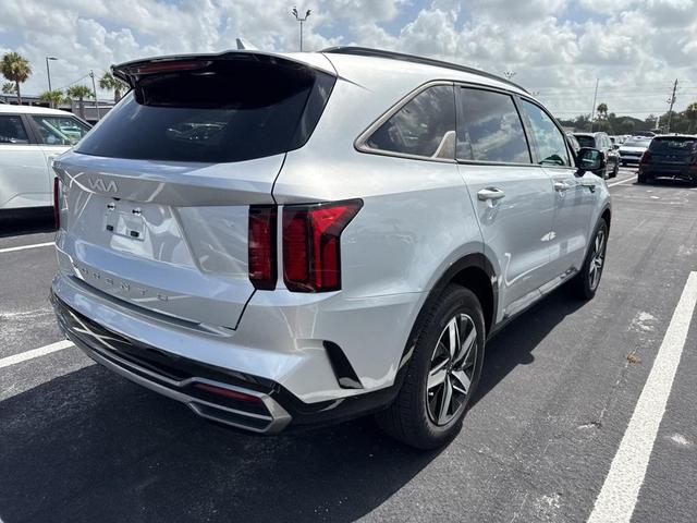 Photo of 2022 Sparkling Silver Kia Sorento