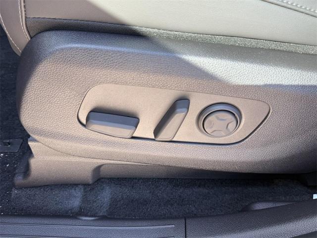 Photo of 2026 Deep Chroma Blue Kia Carnival