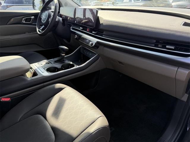Photo of 2026 Deep Chroma Blue Kia Carnival