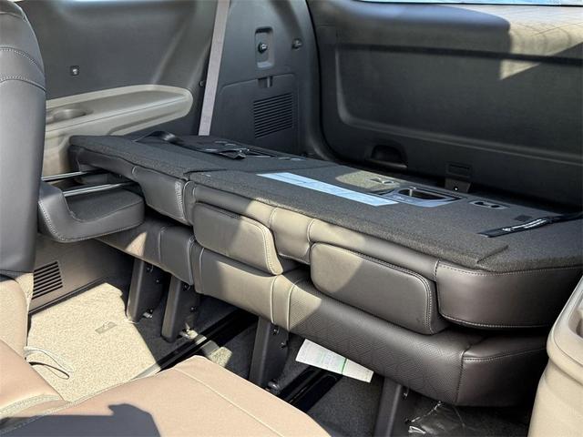 Photo of 2026 Deep Chroma Blue Kia Carnival