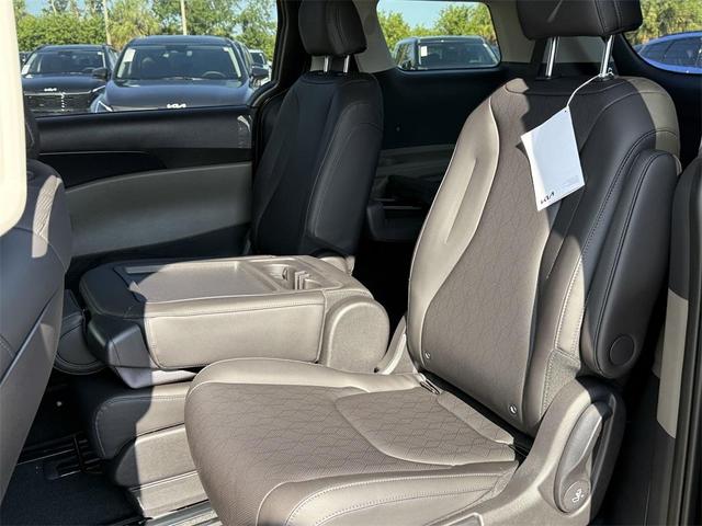 Photo of 2026 Deep Chroma Blue Kia Carnival