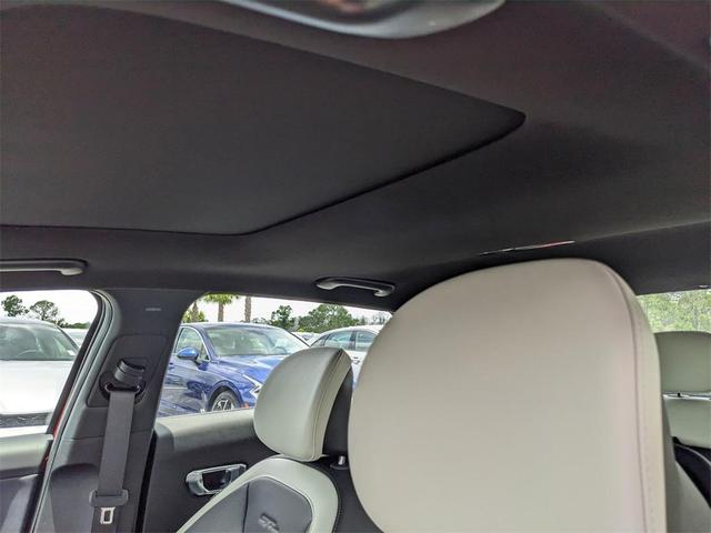 Photo of 2025 Currant Red Kia K4