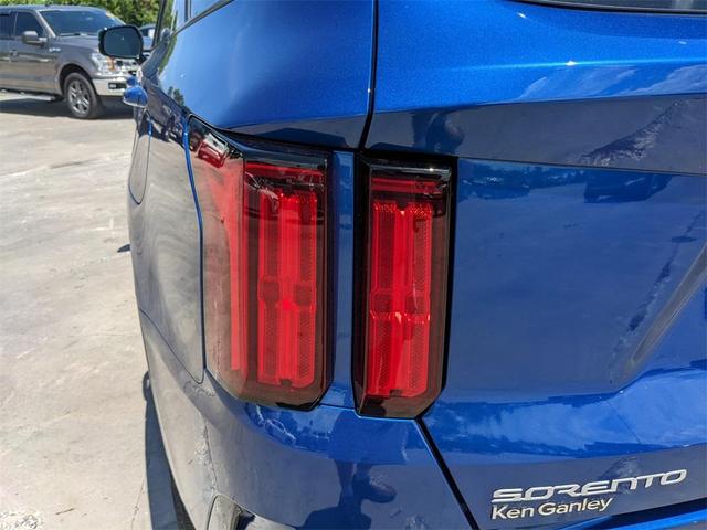 Photo of 2023 Sapphire Blue Kia Sorento