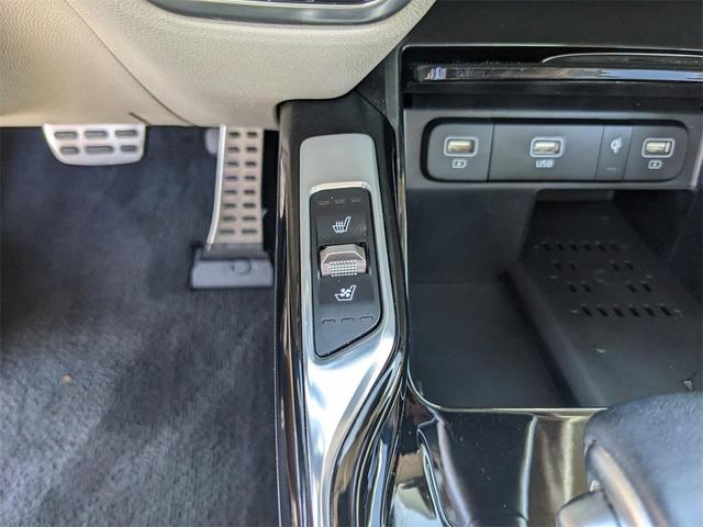 Photo of 2023 Sapphire Blue Kia Sorento