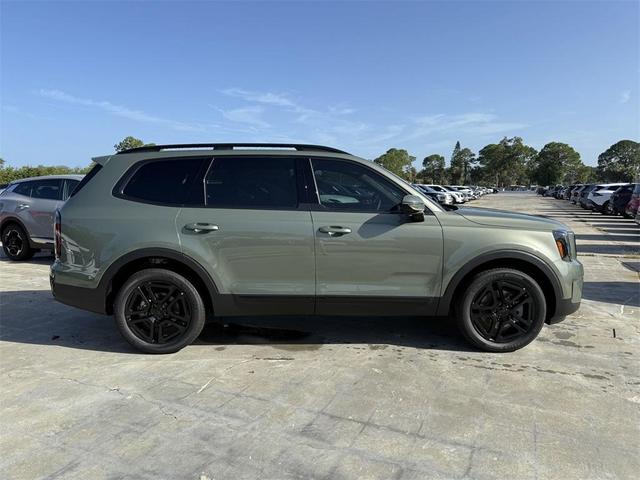 Photo of 2025 Jungle Green Kia Telluride