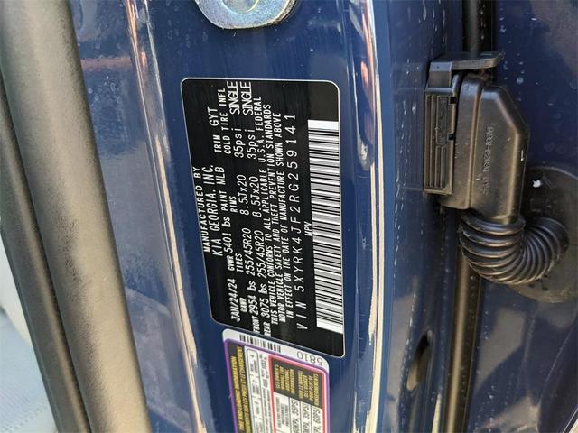 Photo of 2024 Midnight Black Kia Sorento