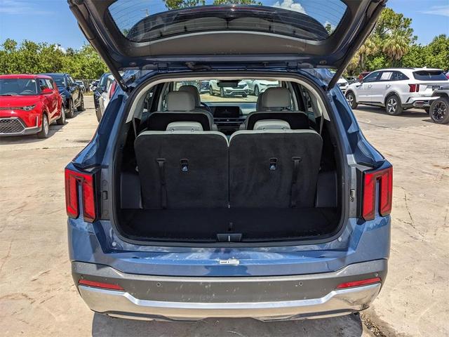 Photo of 2024 Midnight Black Kia Sorento