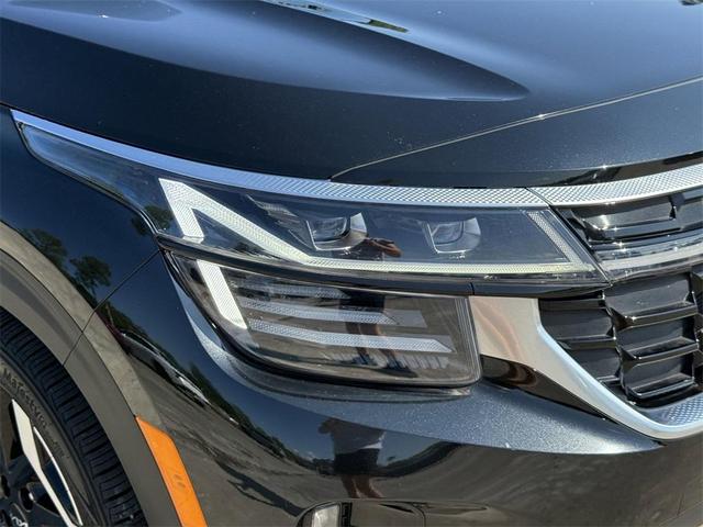 Photo of 2024 Fusion Orange Kia Seltos