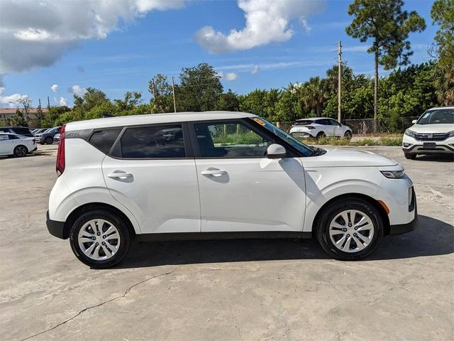 Photo of 2022 Snow White Pearl Kia Soul