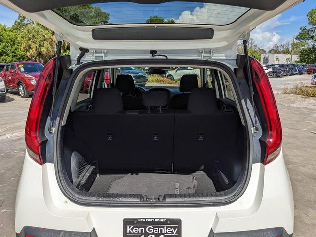 Photo of 2022 Snow White Pearl Kia Soul