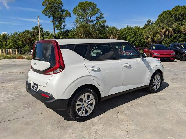 Photo of 2022 Snow White Pearl Kia Soul