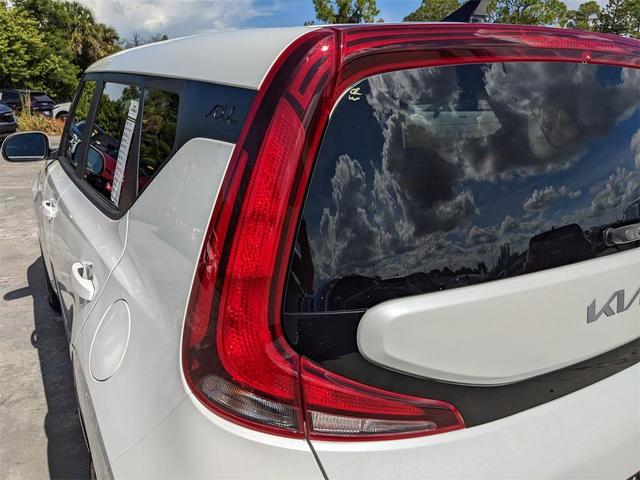 Photo of 2022 Snow White Pearl Kia Soul
