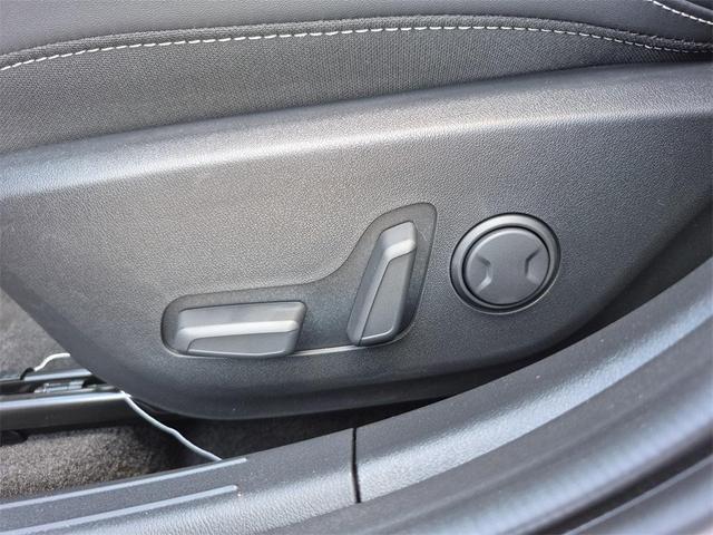 Photo of 2025 Currant Red Kia K4