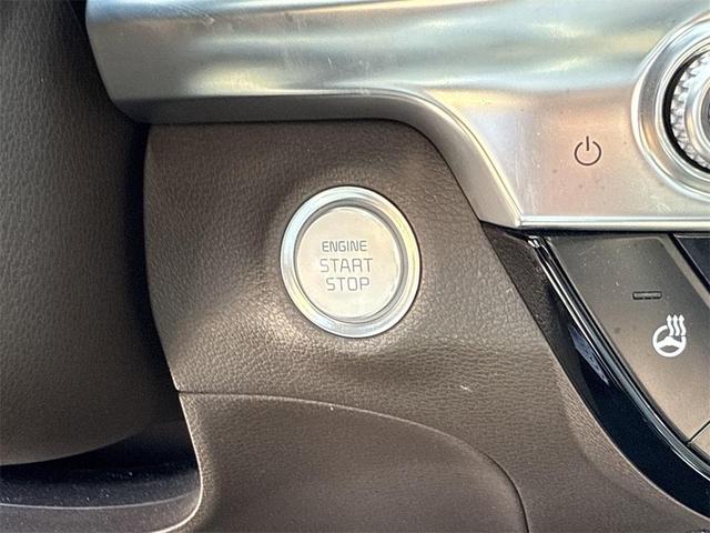 Photo of 2022 Glacial White Pearl Kia Telluride
