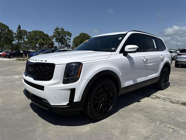 Photo of 2022 Glacial White Pearl Kia Telluride