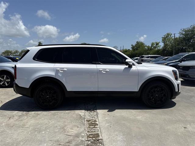 Photo of 2022 Glacial White Pearl Kia Telluride