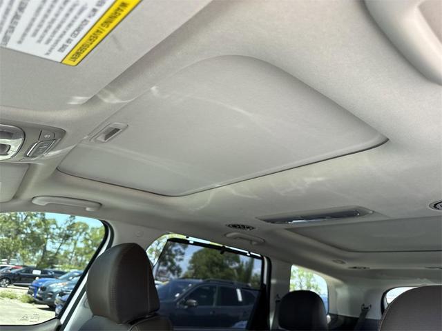 Photo of 2022 Glacial White Pearl Kia Telluride