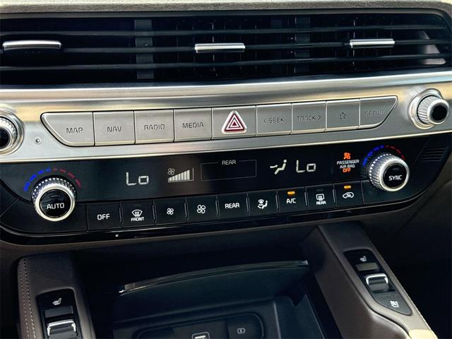 Photo of 2022 Glacial White Pearl Kia Telluride