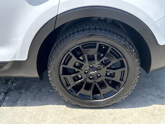 Photo of 2022 Glacial White Pearl Kia Telluride