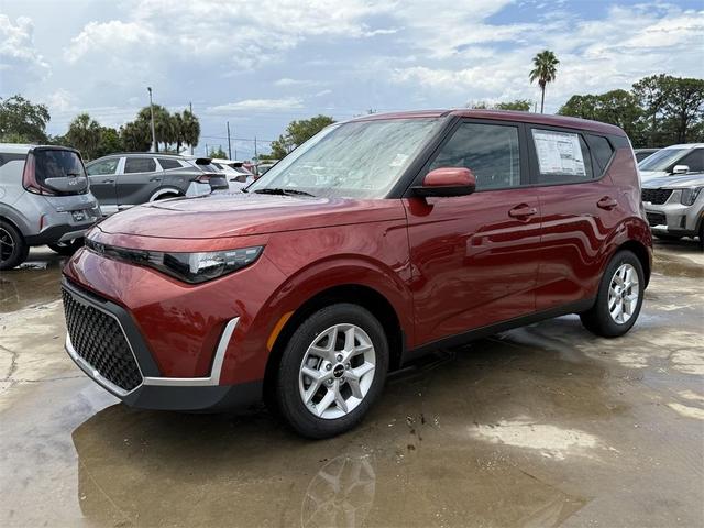 Photo of 2025 Mars Orange Kia Soul