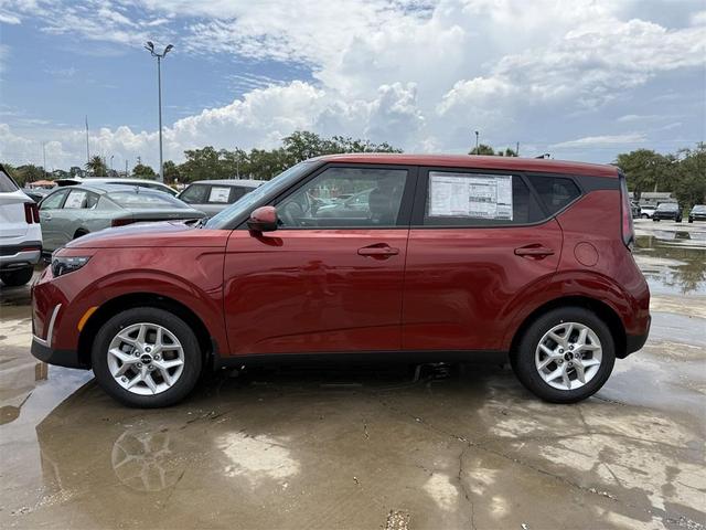 Photo of 2025 Mars Orange Kia Soul