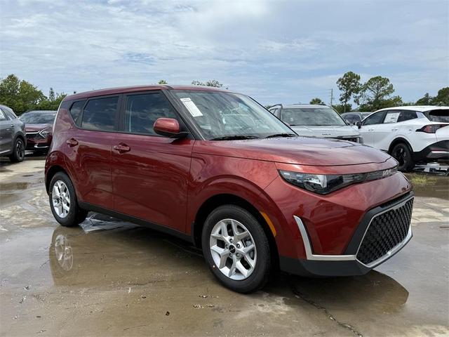 Photo of 2025 Mars Orange Kia Soul