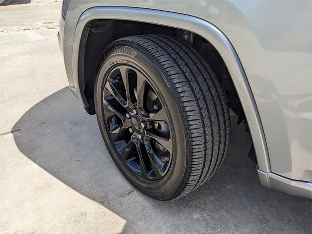 Photo of 2018 Billet Silver Metallic Clearcoat Jeep Grand Cherokee