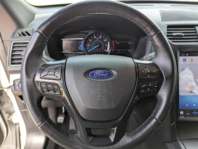 Photo of 2018 Oxford White Ford Explorer