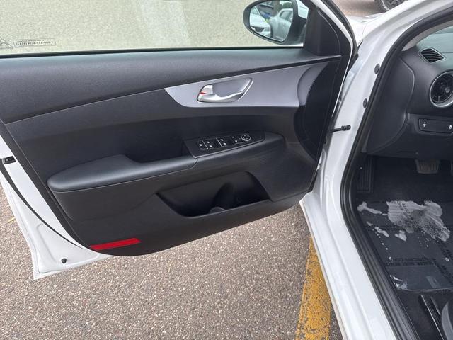 Photo of 2024 Snow White Pearl Kia Forte