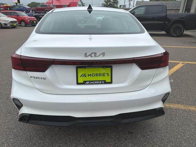 Photo of 2024 Snow White Pearl Kia Forte