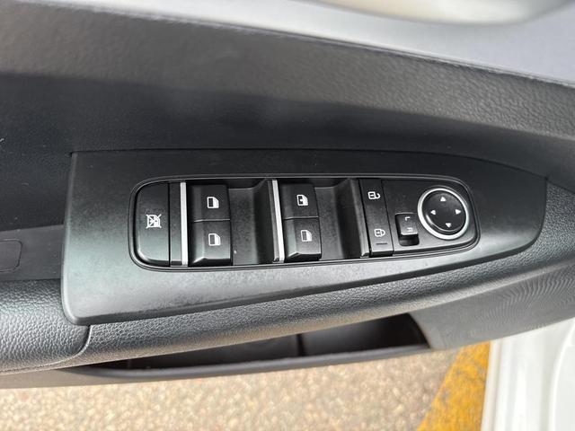 Photo of 2024 Snow White Pearl Kia Forte