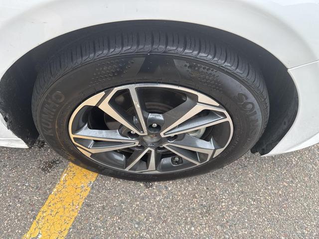 Photo of 2024 Snow White Pearl Kia Forte