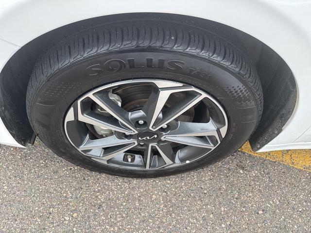 Photo of 2024 Snow White Pearl Kia Forte