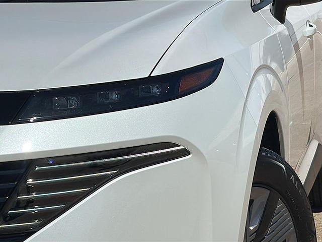 Photo of 2025 Everest White Pearl Tricoat/Super Black Nissan Murano