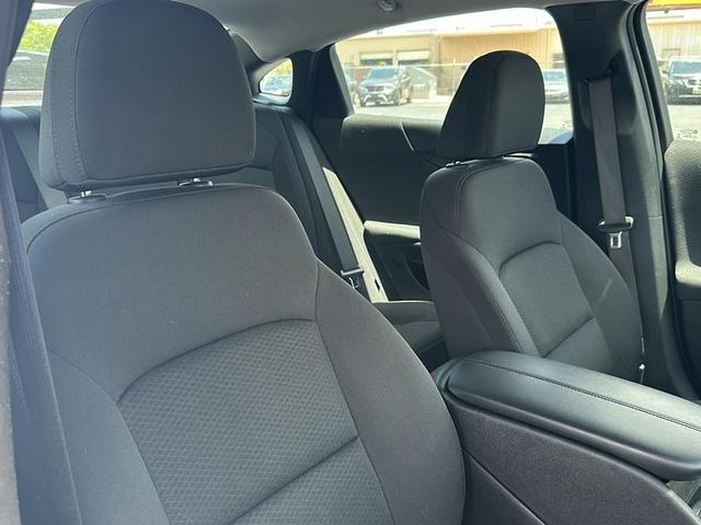 Photo of 2021 Summit White Chevrolet Malibu