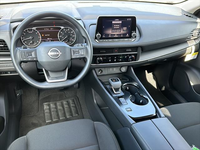 Photo of 2025 Glacier White Nissan Rogue