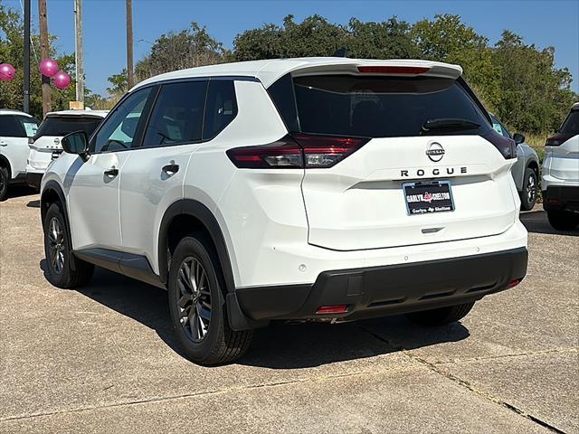 Photo of 2025 Glacier White Nissan Rogue