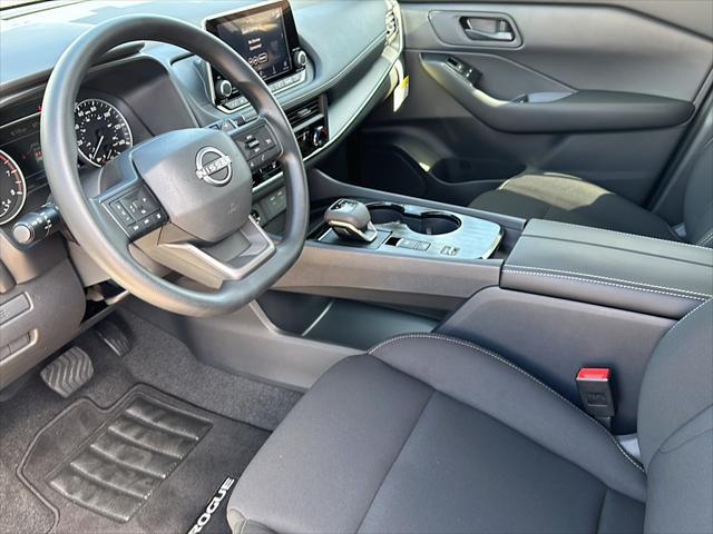 Photo of 2025 Glacier White Nissan Rogue