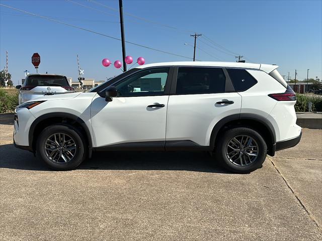Photo of 2025 Glacier White Nissan Rogue